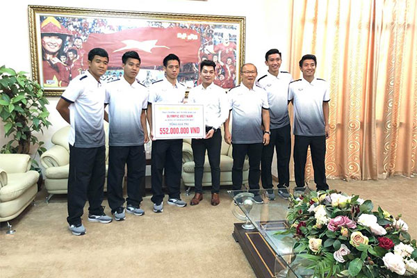 Đăng Quang Watch tặng quà trị giá 552 triệu đồng cho tuyển U23 Việt Nam - Tin tổng hợp | Đăng Quang Watch
