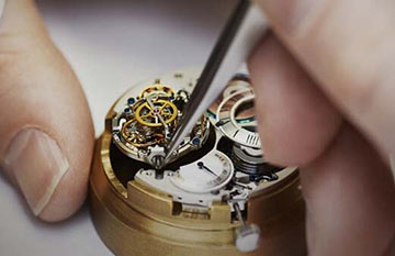 Cách xử lý khi đồng hồ bị vỡ kính - Tin tức | Đăng Quang Watch