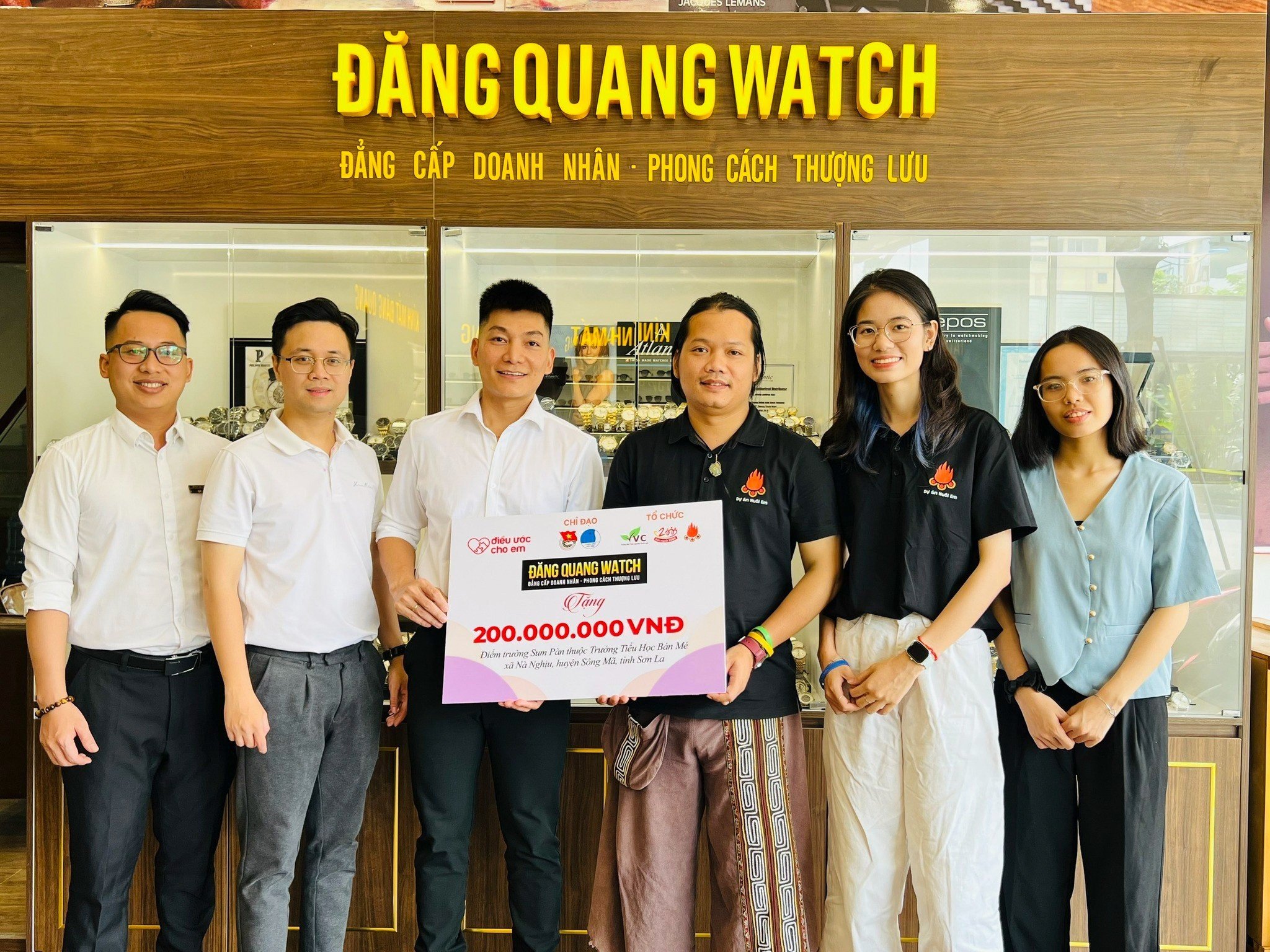 ĐĂNG QUANG WATCH TRAO TẶNG 200 TRIỆU ĐỒNG CHO QUỸ NUÔI EM